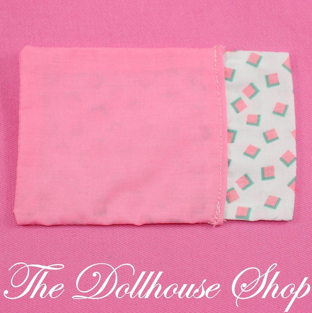Fisher Price Loving Family Dream Dollhouse child doll's Pink Sleeping Bag-Toys & Hobbies:Preschool Toys & Pretend Play:Fisher-Price:1963-Now:Dollhouses-Fisher-Price-Blankets & Rugs,Camping Sets,Dollhouse,Dream Dollhouse,Fisher Price,Kids Bedroom,Loving Family,Pink,Used-The Dollhouse Shop
